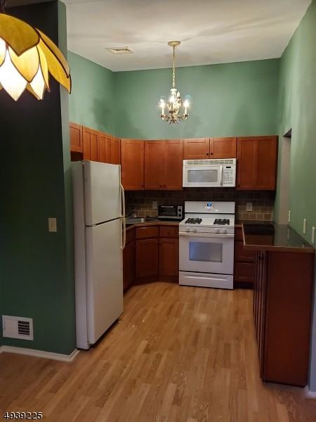 304 Spruce Hills Dr - Photo 2 of 8