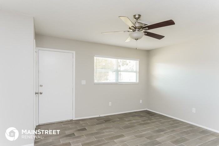 1013 Pineland Avenue - Photo 3 of 16