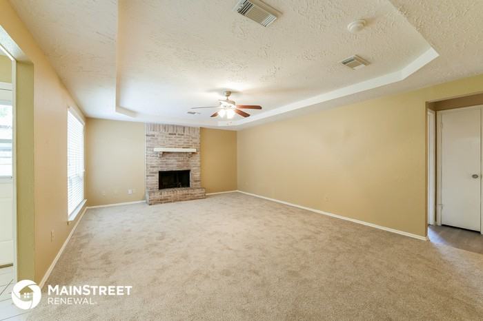 11906 Woolford Drive - Photo 3 of 16