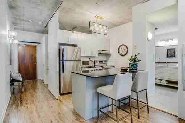 36 Charlotte Street #0305