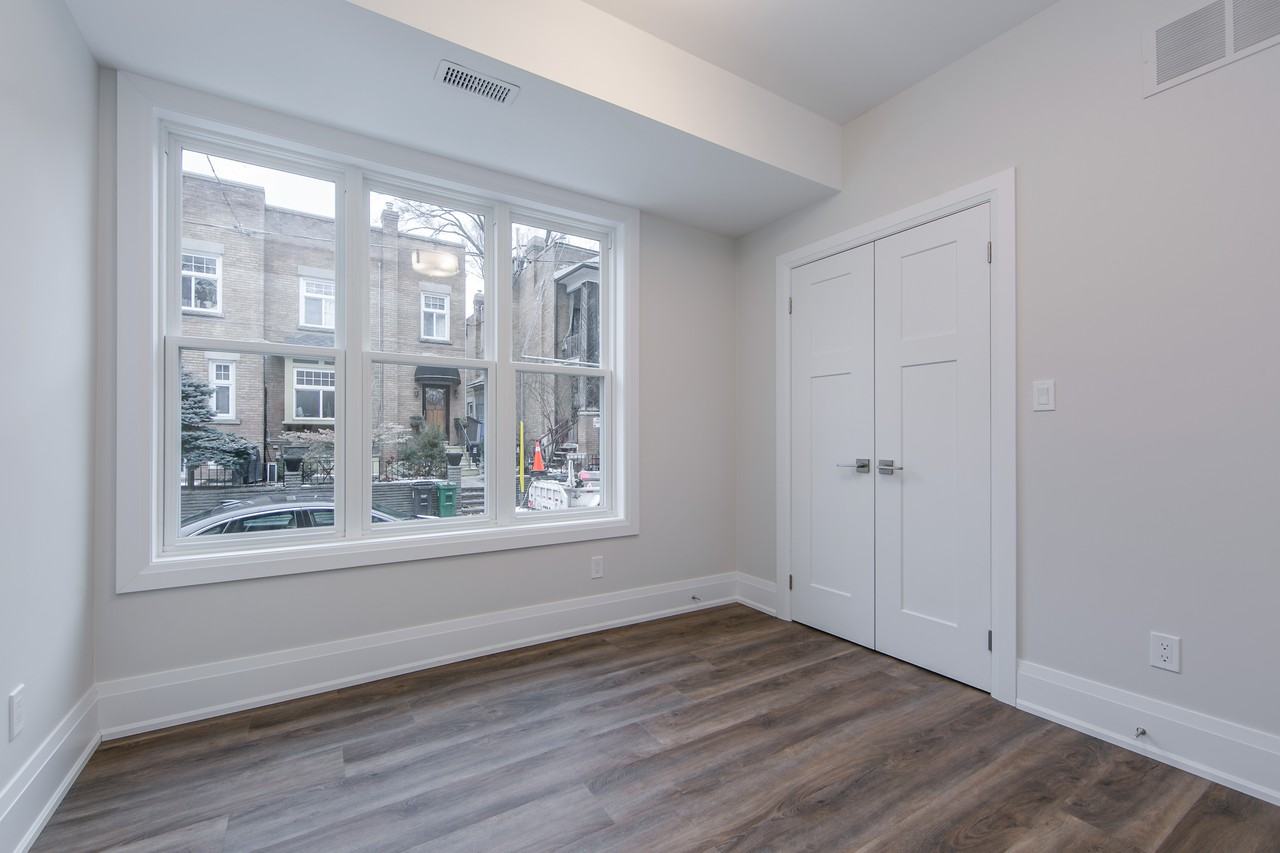 19 Fernwood Park Avenue #Main - Photo 3 of 11