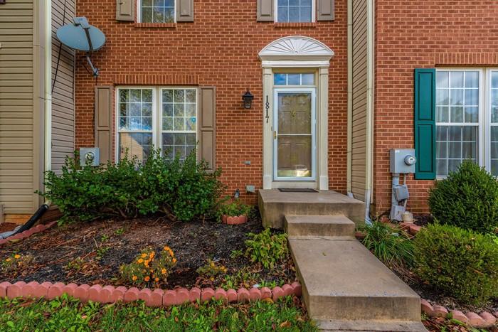 1817 Country Run Way - Photo 2 of 50