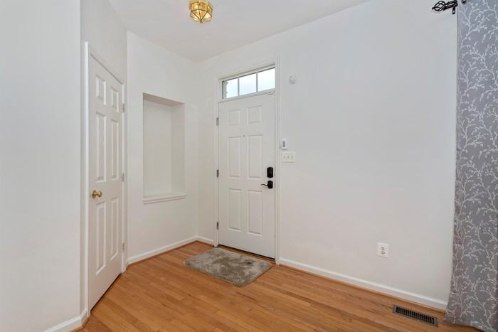 1817 Country Run Way - Photo 3 of 50