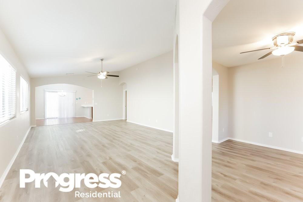 11010 W Mountain View Dr - Photo 3 of 21