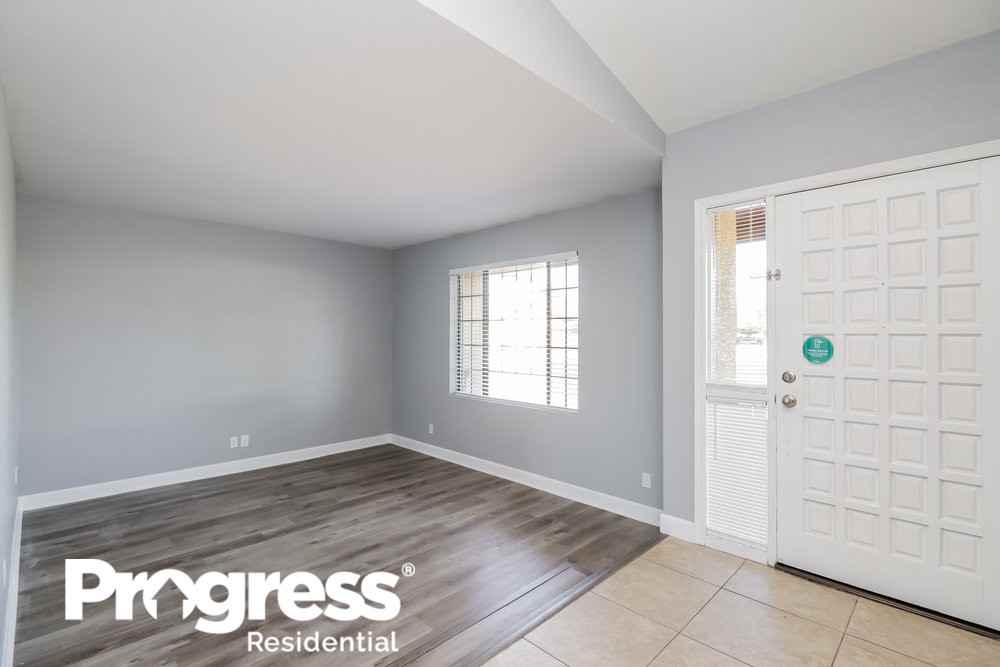 3143 E Des Moines St - Photo 3 of 16