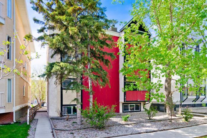 1817 11 Avenue Southwest - Photo 2 of 26