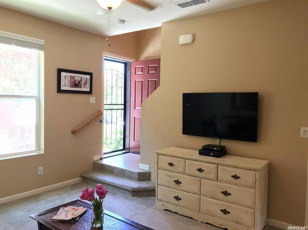 840 Copper Ln - Photo 3 of 7