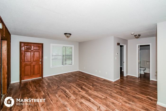 5084 Shady Crest Road - Photo 3 of 16