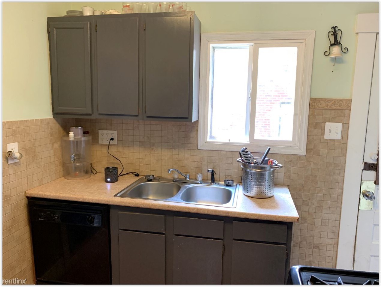 902 Lanterman Ave - Photo 2 of 8