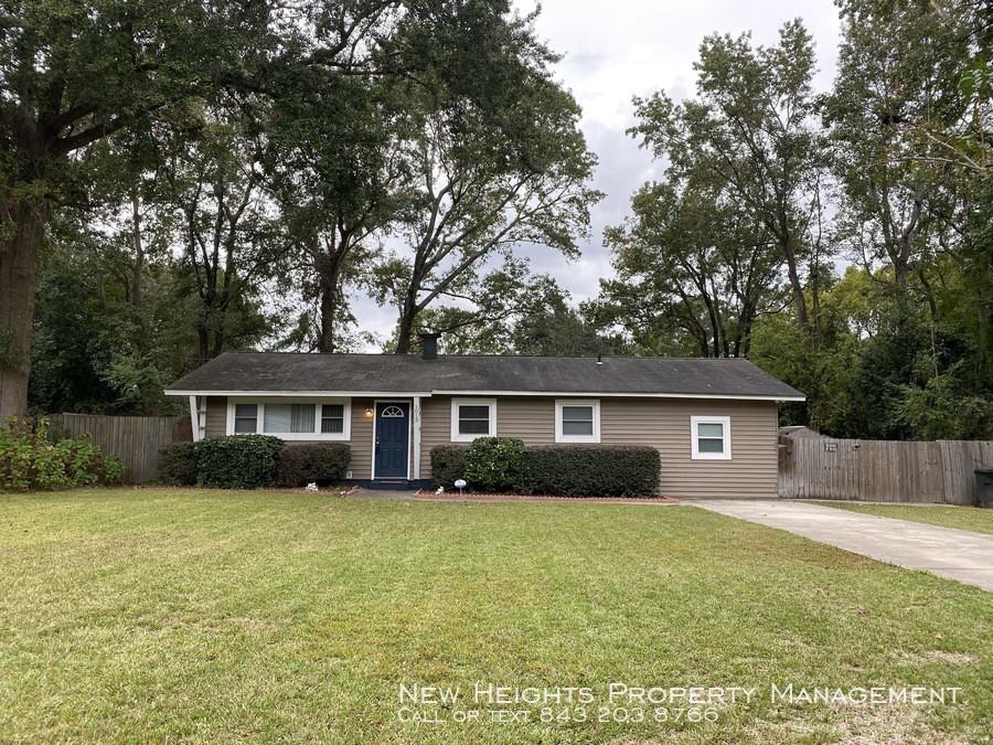 1013 Little John Dr - Photo 2 of 30