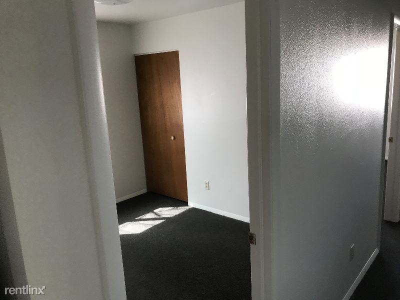 1406 S Boxelder St 4 - Photo 2 of 8