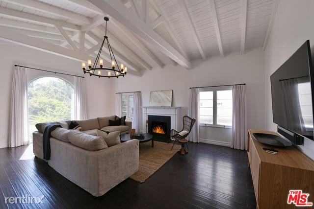 10843 Rochester Ave - Photo 2 of 13