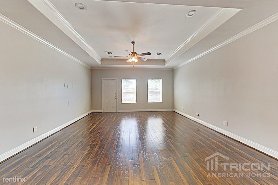 1002 Woodcrest Drive - Photo 3 of 20