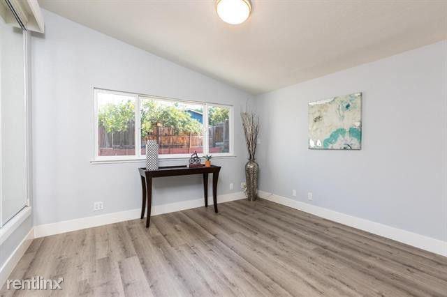 1470 Mount Shasta Dr - Photo 3 of 6