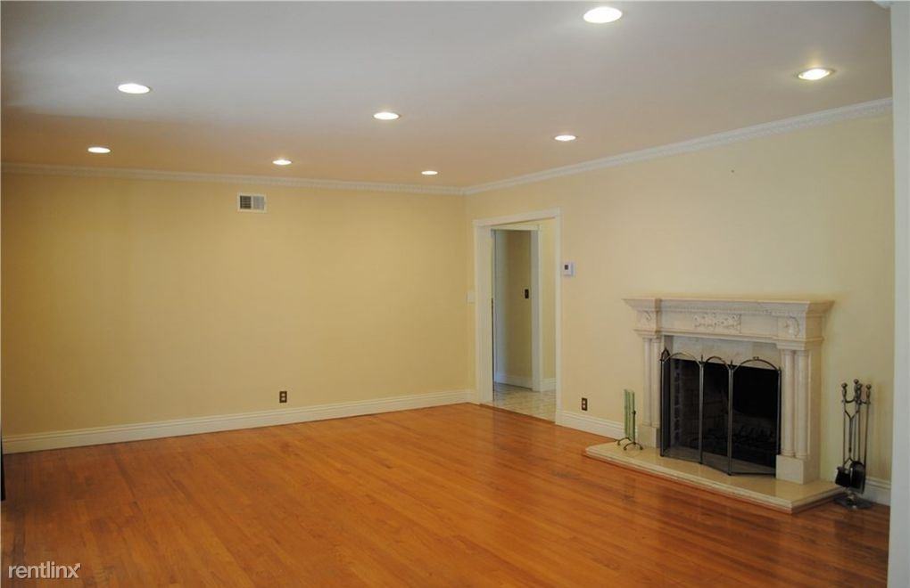 1210 Riviera Dr - Photo 3 of 4