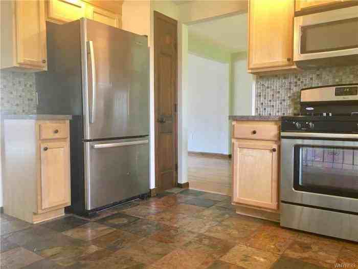 49 Center Drive - Photo 3 of 21