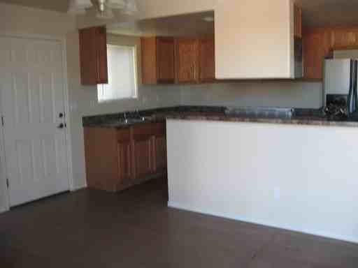 227 W Glenn St - Photo 3 of 10