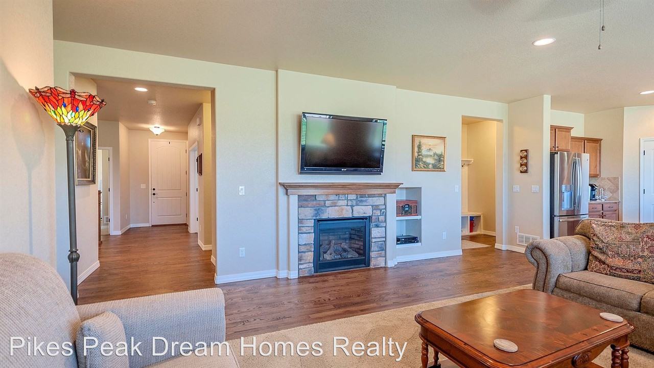 1916 Villa Creek Drive - Photo 3 of 18