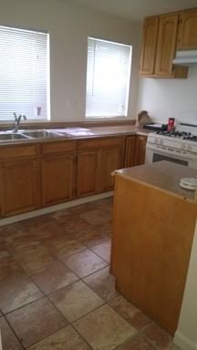 2200 21st Ave - Photo 3 of 8