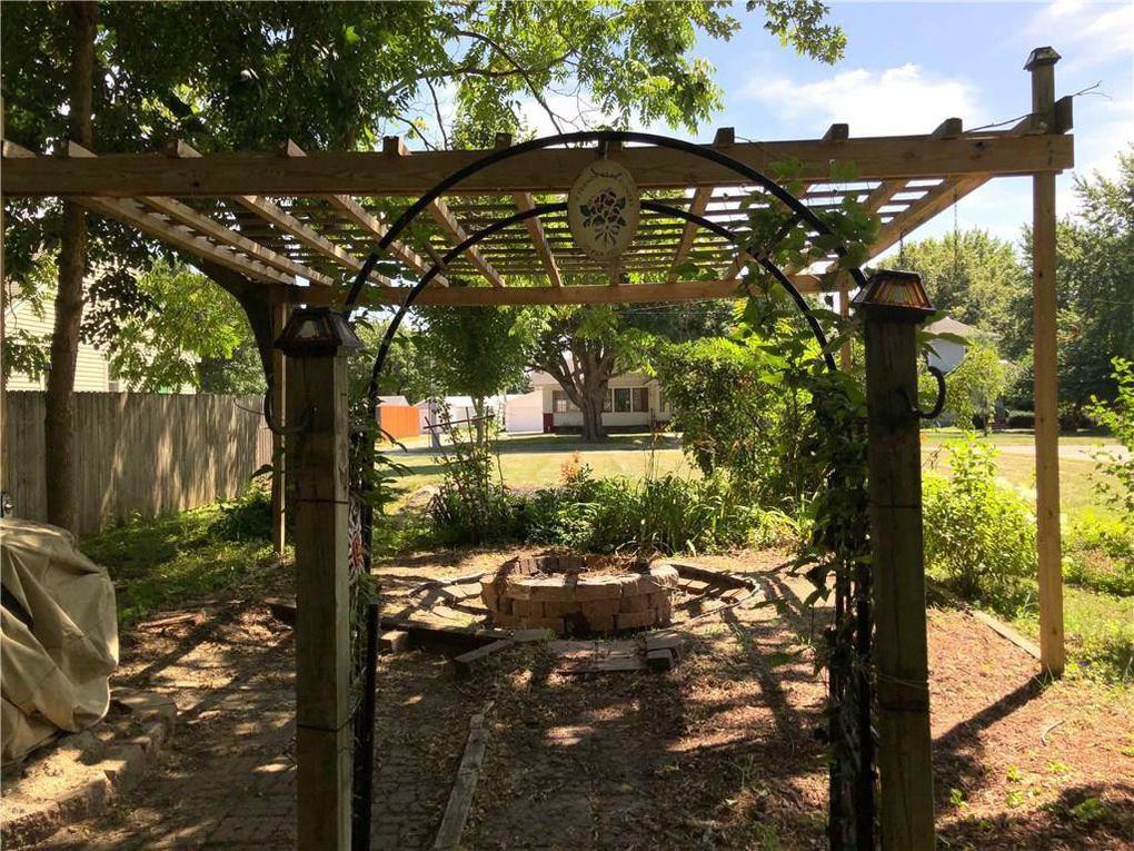 211 Coover Ave - Photo 2 of 9