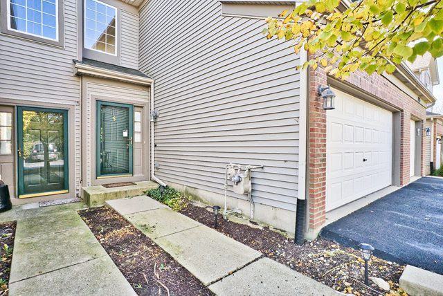 1037 Woodview #1037 - Photo 3 of 30