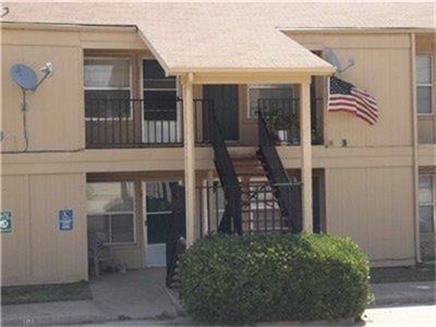 Shamrock Apartments - Photo 2 of 5