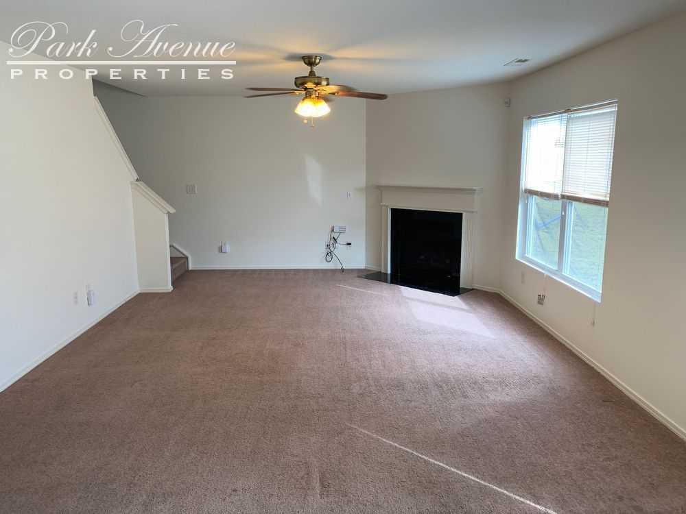 833 Willow Creek Dr - Photo 3 of 10