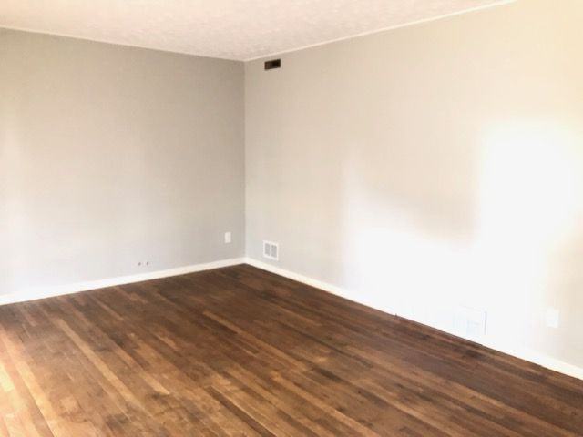 1194 Manfeld Drive - Photo 2 of 20