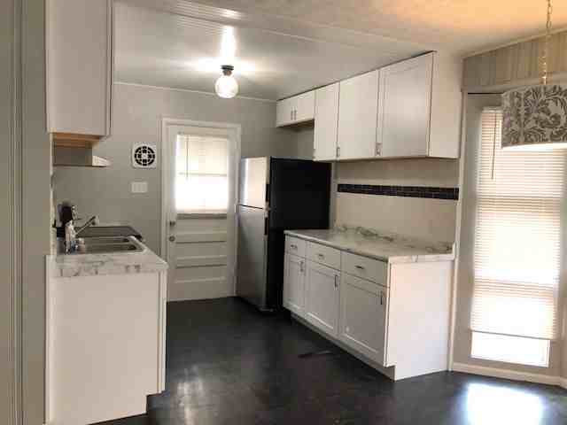 1194 Manfeld Drive - Photo 3 of 20