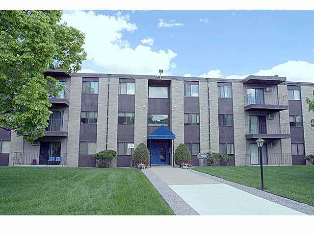 Oakwood Court Apartments - Photo 3 of 3