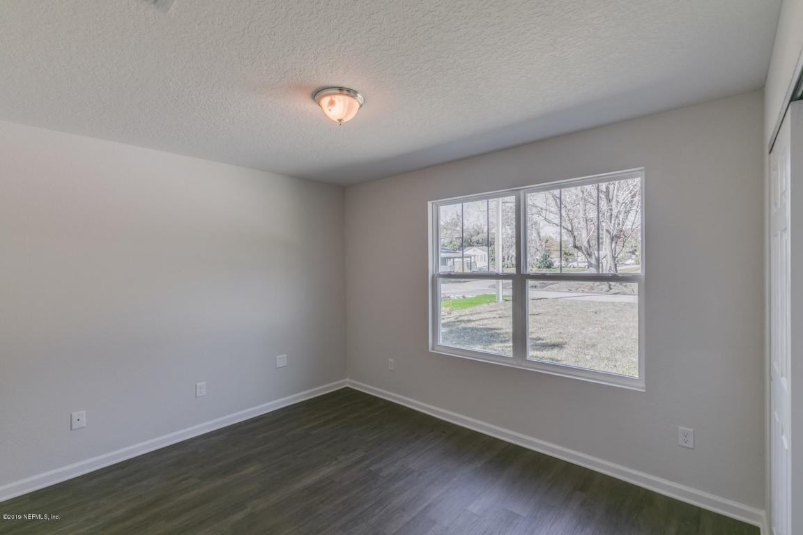 1708 Parkwood St - Photo 3 of 16