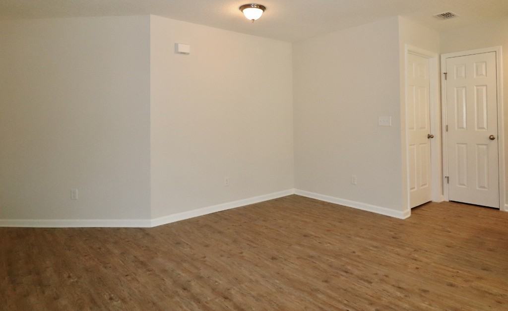1003 Kenmore St - Photo 3 of 9