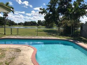 6810 Nw 81st St - Photo 2 of 8