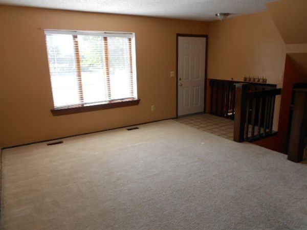 2315 Wenona Ct - Photo 3 of 5