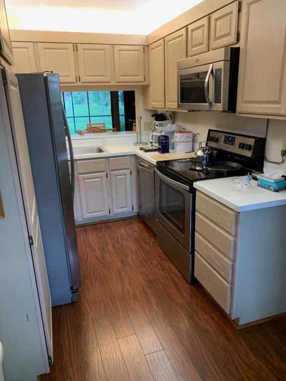 1001 Keystone Dr N H - Photo 3 of 17