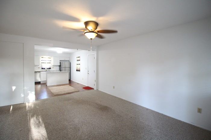 102 Andrew Court East - Photo 2 of 18