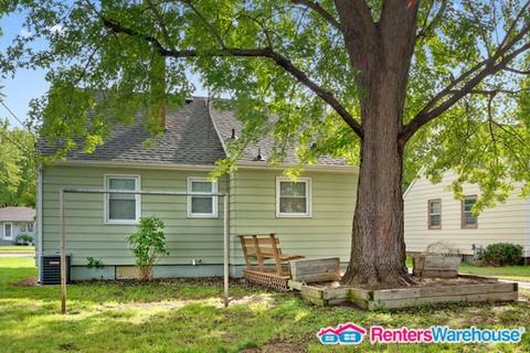 147 32nd Ave N - Photo 2 of 13