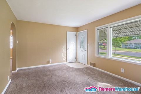 147 32nd Ave N - Photo 3 of 13