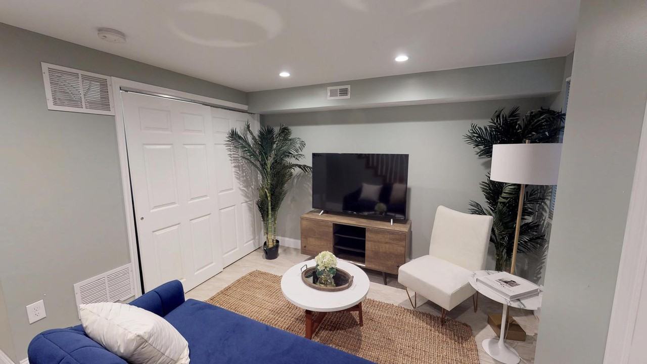 Newly constructed Hawthorne home by Washington Square West - Photo 2 of 11