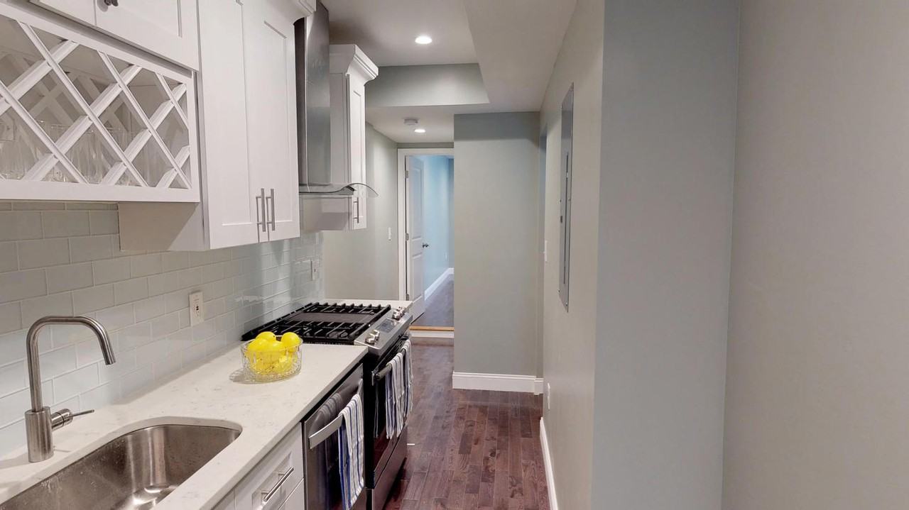 Newly constructed Hawthorne home by Washington Square West - Photo 4 of 11