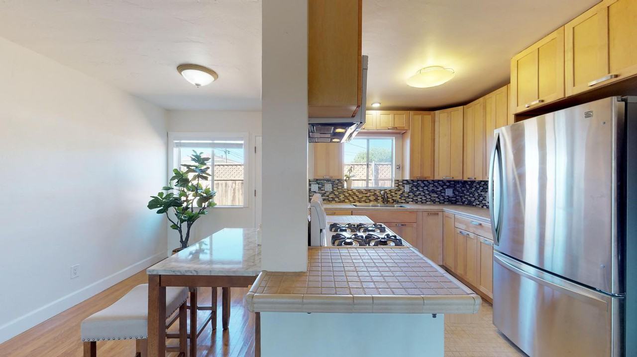 Lovely North Park home with charming patio - Photo 5 of 16