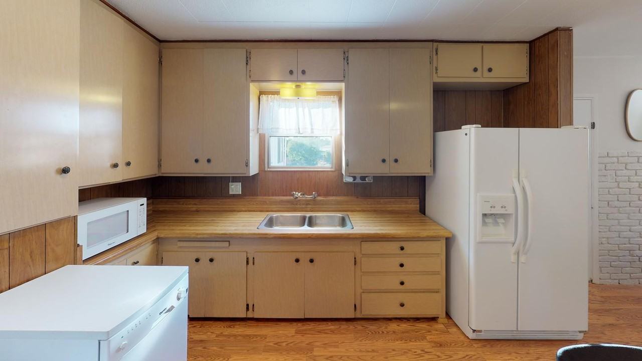 Delightful City Heights home with beautiful brick patio - Photo 4 of 12