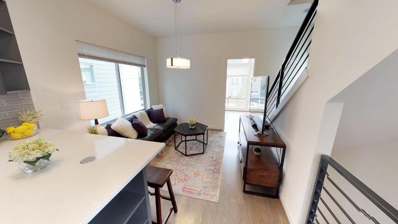 Inviting Ballard townhome with rooftop lounge - Photo 4 of 24