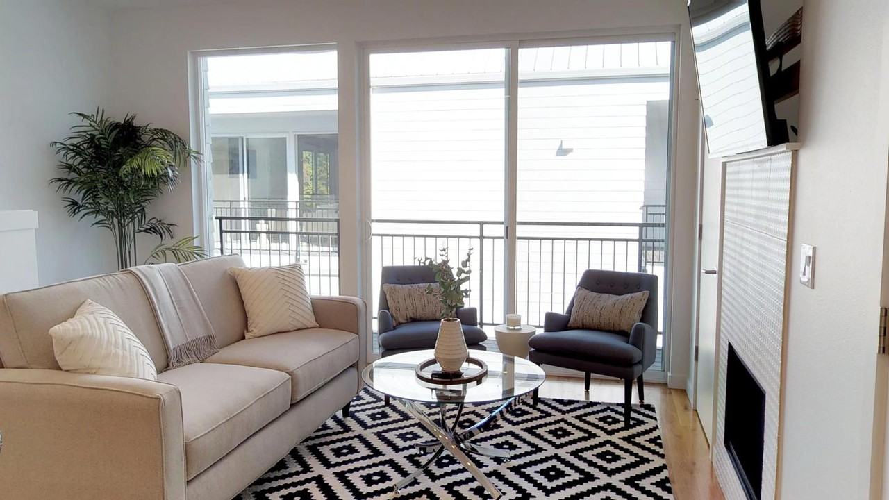 Bright Piedmont apartment near Peninsula Park | Pet Friendly - Photo 2 of 7