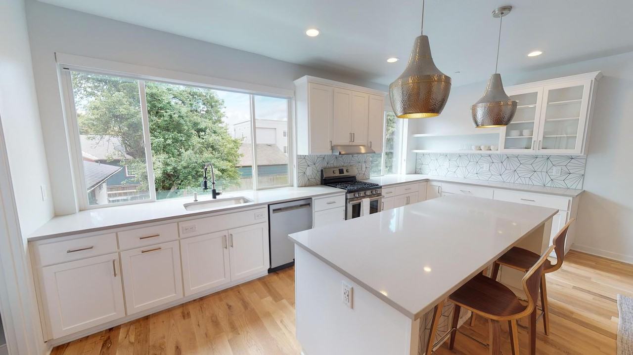 Modern Overlook home by the MAX Line - Photo 2 of 9