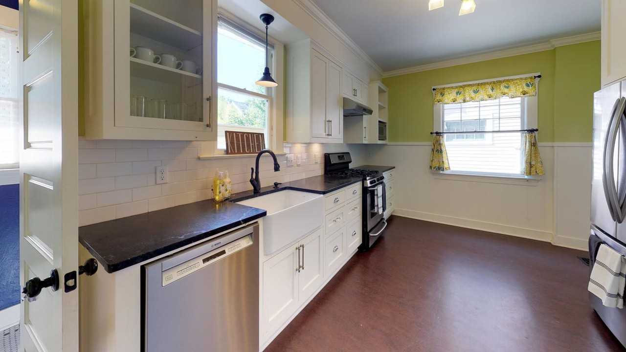 Spectacular Irvington craftsman by the Lloyd District - Photo 6 of 22