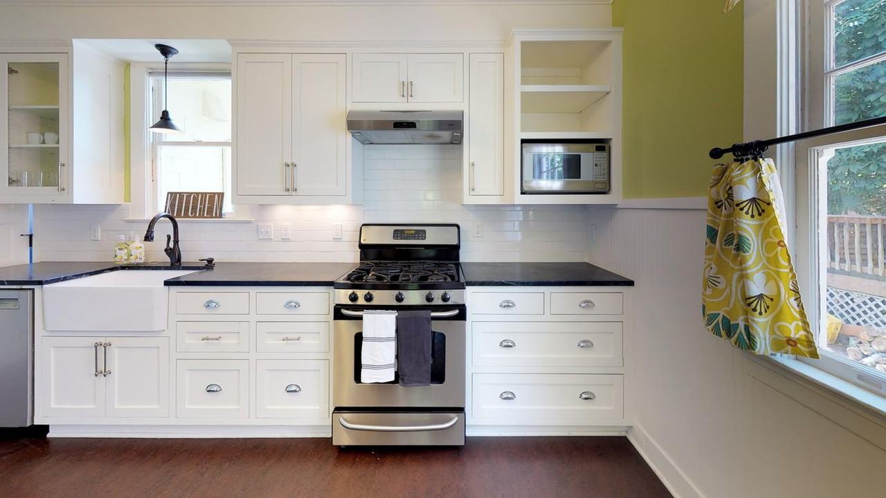 Spectacular Irvington craftsman by the Lloyd District - Photo 7 of 22