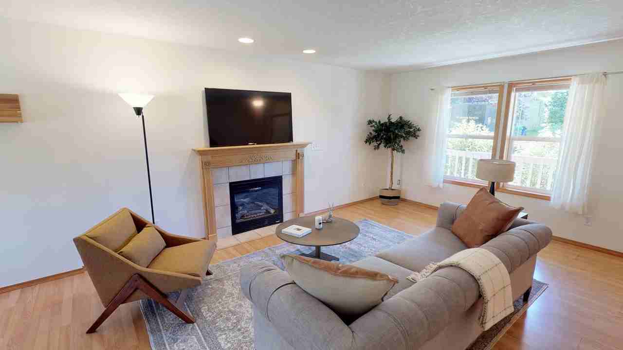 Classic Concordia home with backyard patio - Photo 4 of 18