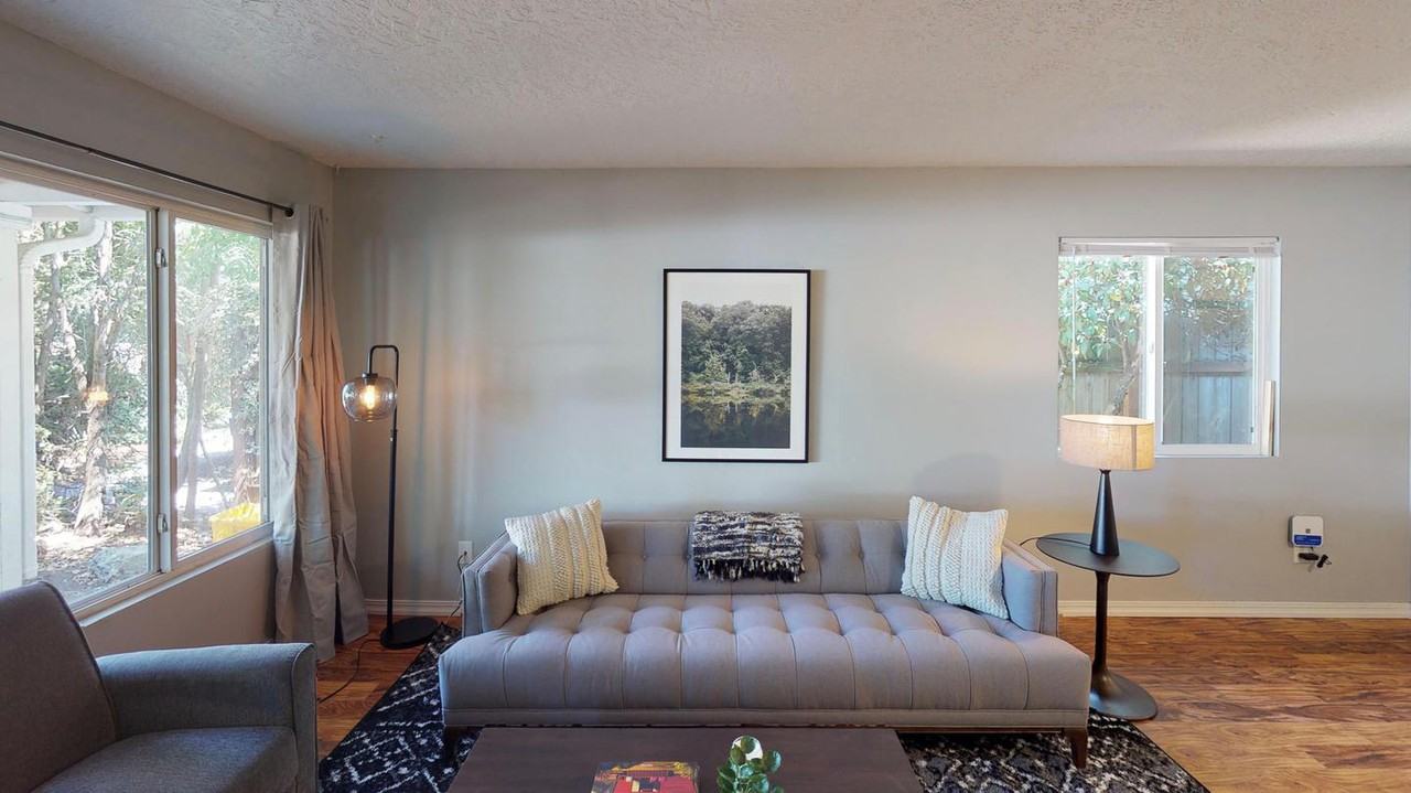 Lovely Woodstock house near Foster Blvd | Pet Friendly - Photo 2 of 7