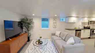 Charming Hawthorne unit with private yard - Photo 1 of 1